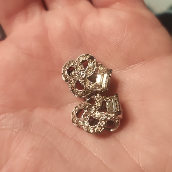 Mainly clip earings - Picture 8 of 16